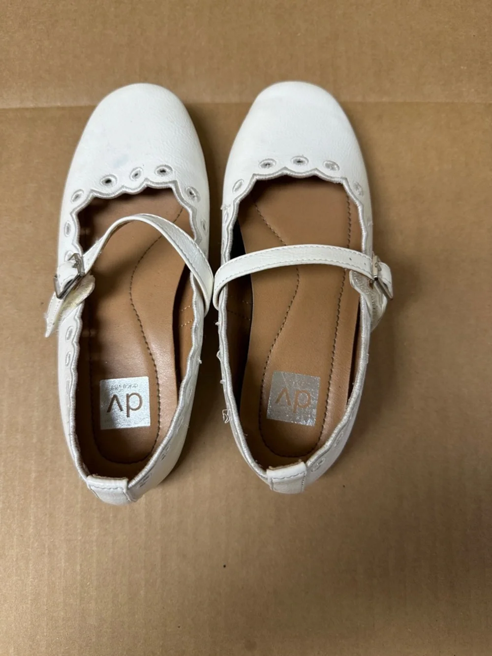 ##113, Young girl size 13, DV by Dolce Vita Flats with Scalloped Edge, Velcro